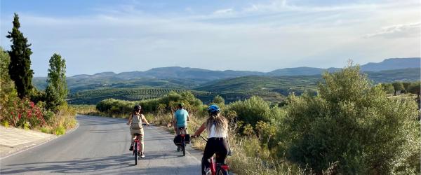 η πρώτη εμπειρία πολιτιστικής εξερεύνησης της Κρήτης με ηλεκτρικό ποδήλατο